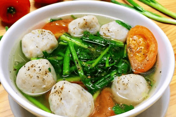 Thanh nhiệt, mát lòng cùng Canh cá viên chiên nấu ngót